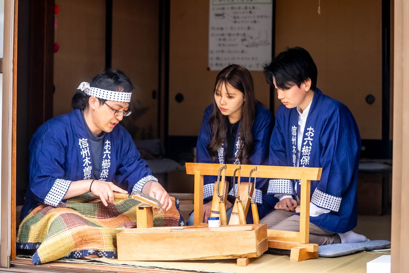 木曽の伝統工芸にふれる旅:木曽漆器・お六櫛・蕎麦打ち体験モデルコース